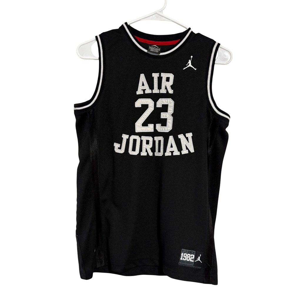 Jordan Boys Black Air 23 Jordan Basketball Jersey Size Large 12-13 YRS Mesh Tank